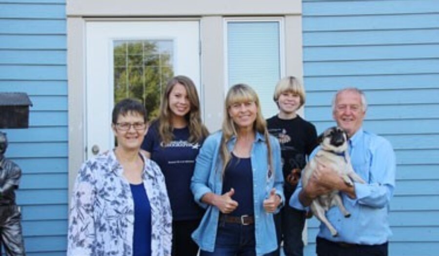 Irwin family visit at Heartwook Inn in Drumheller
