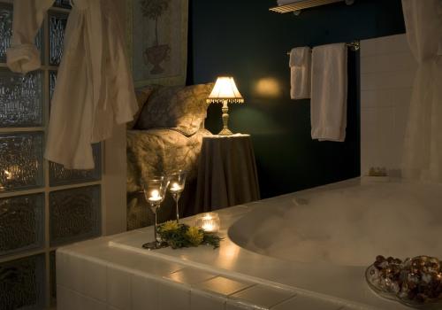 Heartwood Inn bathroom photo, Drumheller, Alberta.