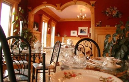 Heartwood Inn Drumheller, Alberta, features fine dining in the Heartwood Room.