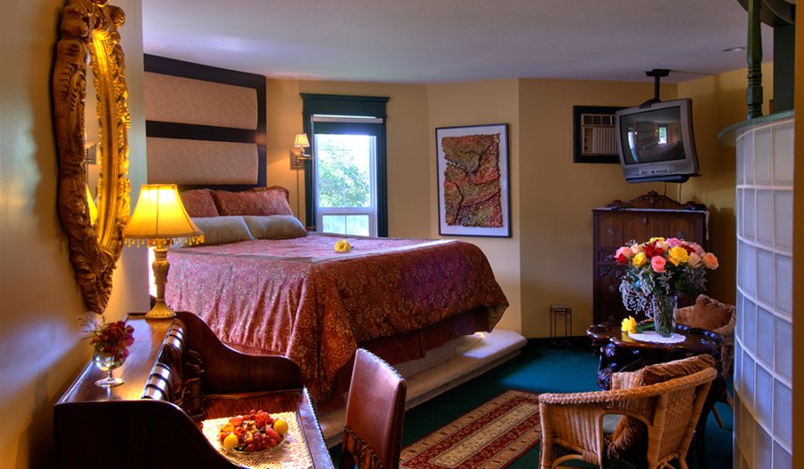 Beautifully appointed one bedroom suite in the Heartwood Inn & Spa, Drumheller, Alberta.
