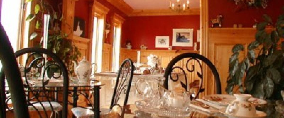 Heartwood Inn Drumheller, Alberta, features fine dining in the Heartwood Room.