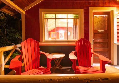 Johnston Canyon Resort Nick Fitzhardinge Low Res 90