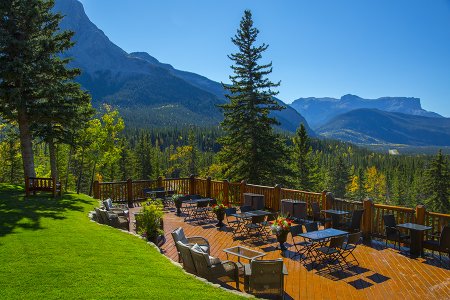 Overlander Mountain Lodge Patio