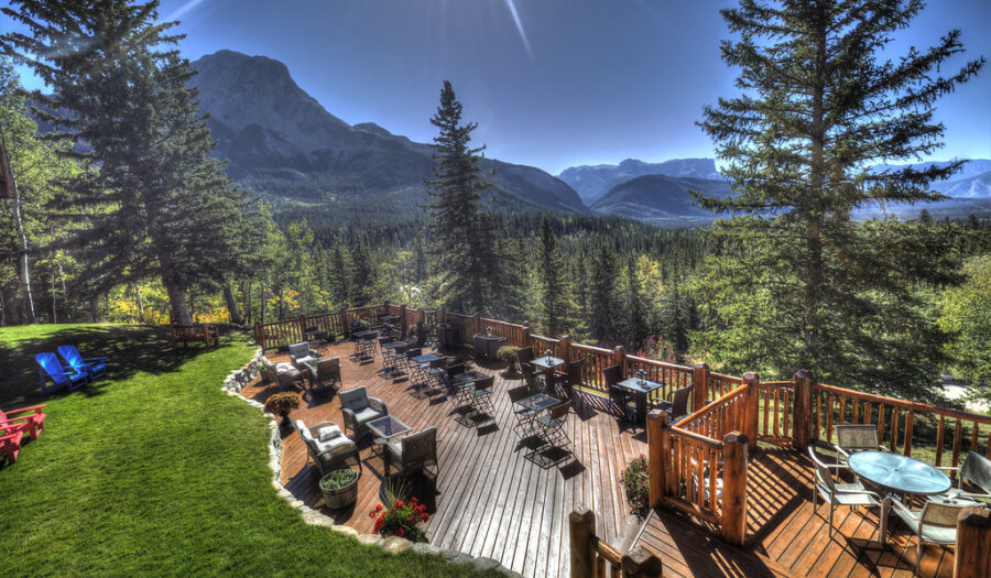 Overlander Mtn Lodge Patio